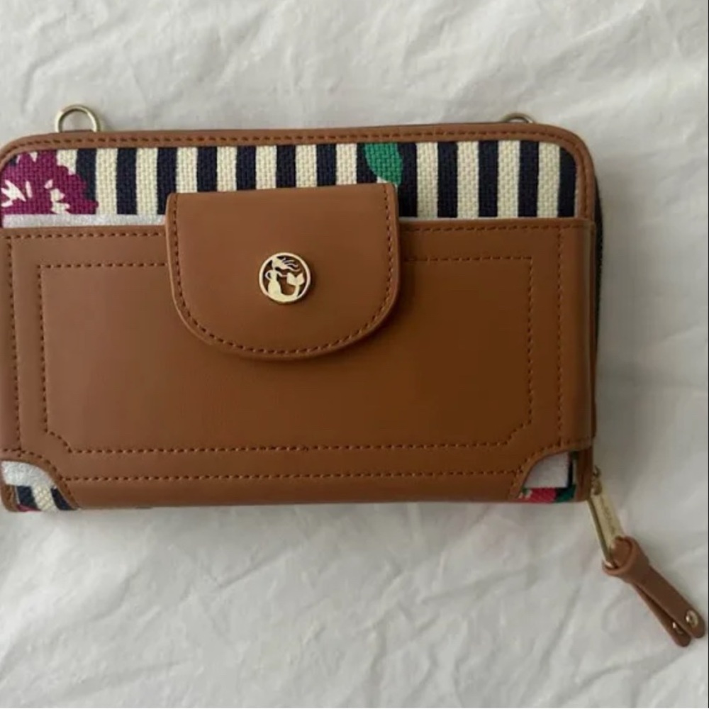 Spartina 449
Shelter Cove Multi Phone Crossbody 7.5x5 Wallet